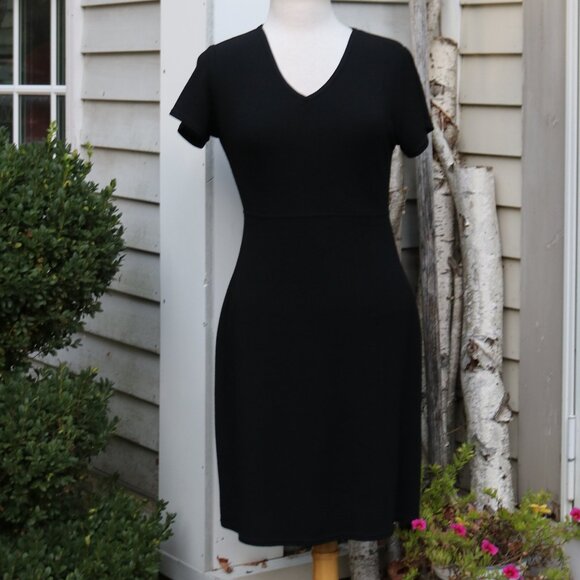 Rabbit Rabbit Rabbit Designs Black Knit Crepe V-Neck Short Sleeve Dress 12 - Picture 1 of 6